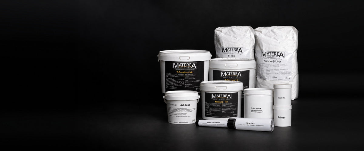 T-Razzino, Naturale, B-Ton and the trial kit as a group on a black studio background