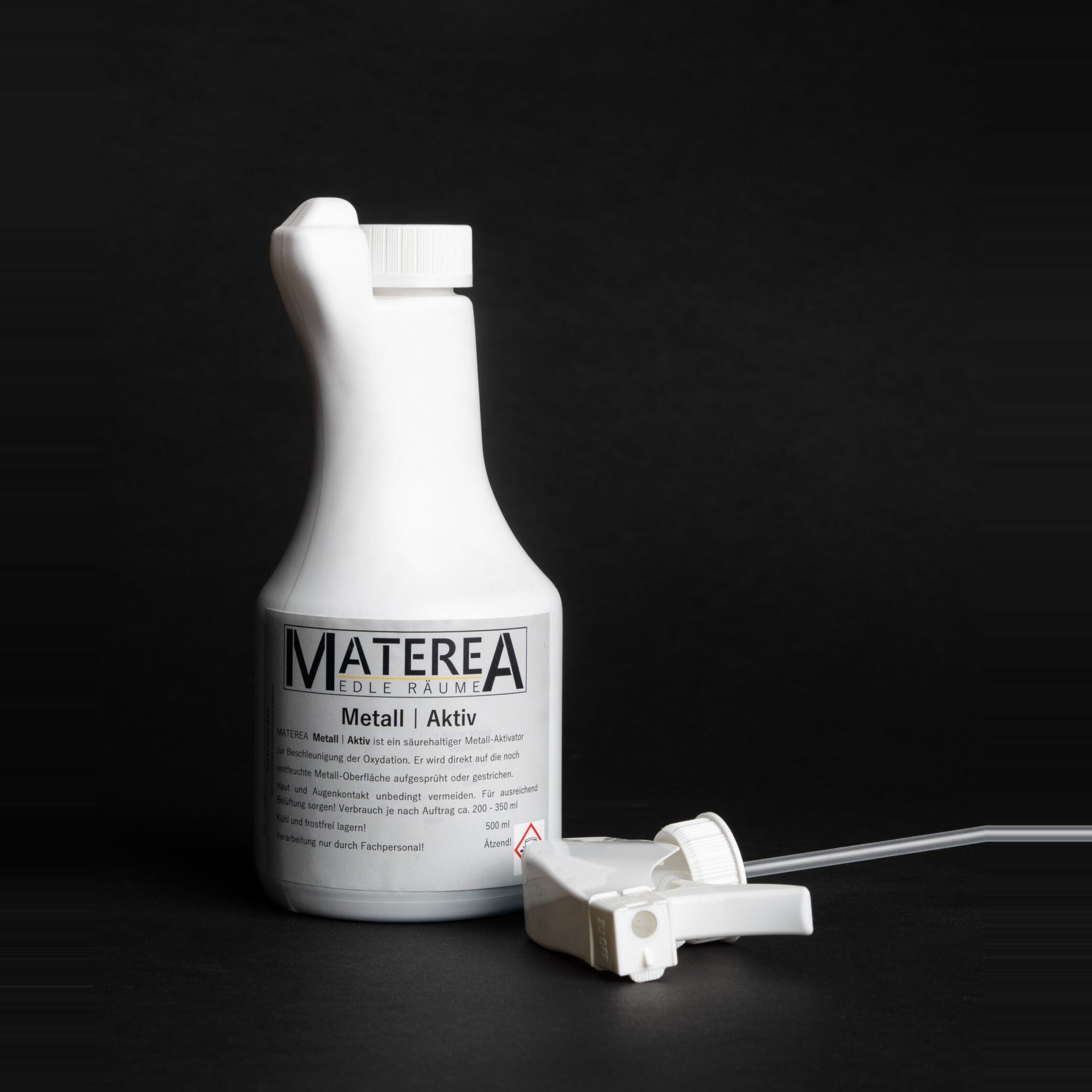 Metall Aktiv Rostaktivator, weiße Sprühflasche mit abgenommenem Sprühkopf, Studiofoto