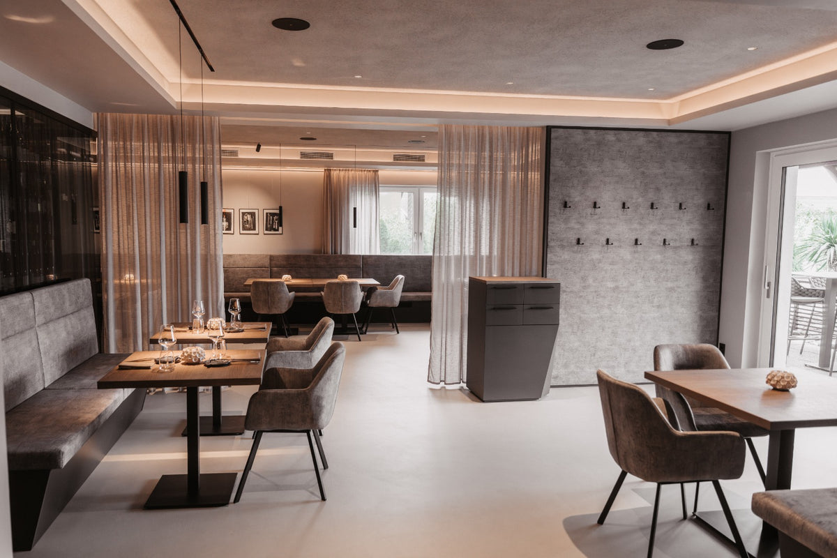Seamless floor with T-Razzino in the dining room
